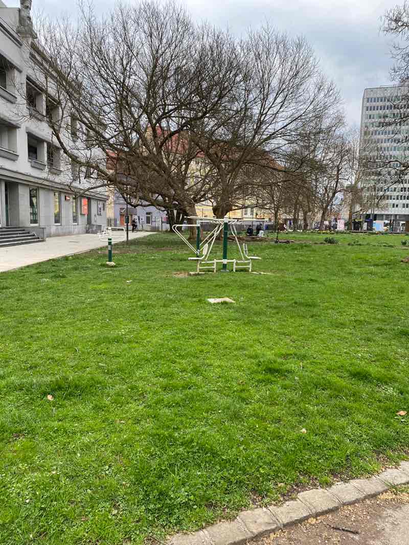 walking near me in Park slovenske reformacije in spring