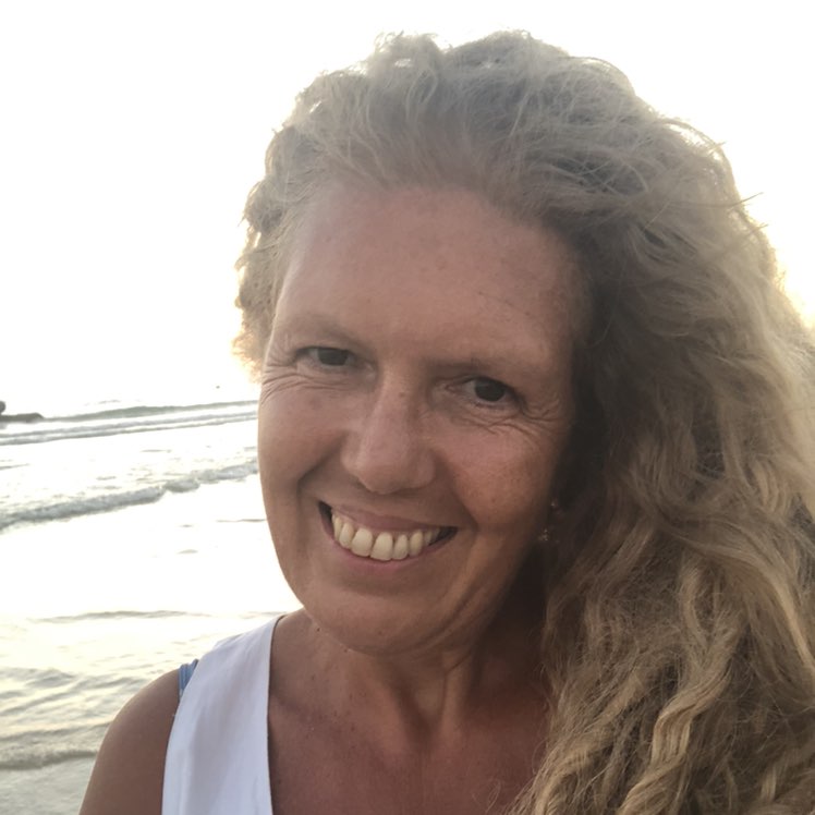 Frau Manuela🍁🍄 icon