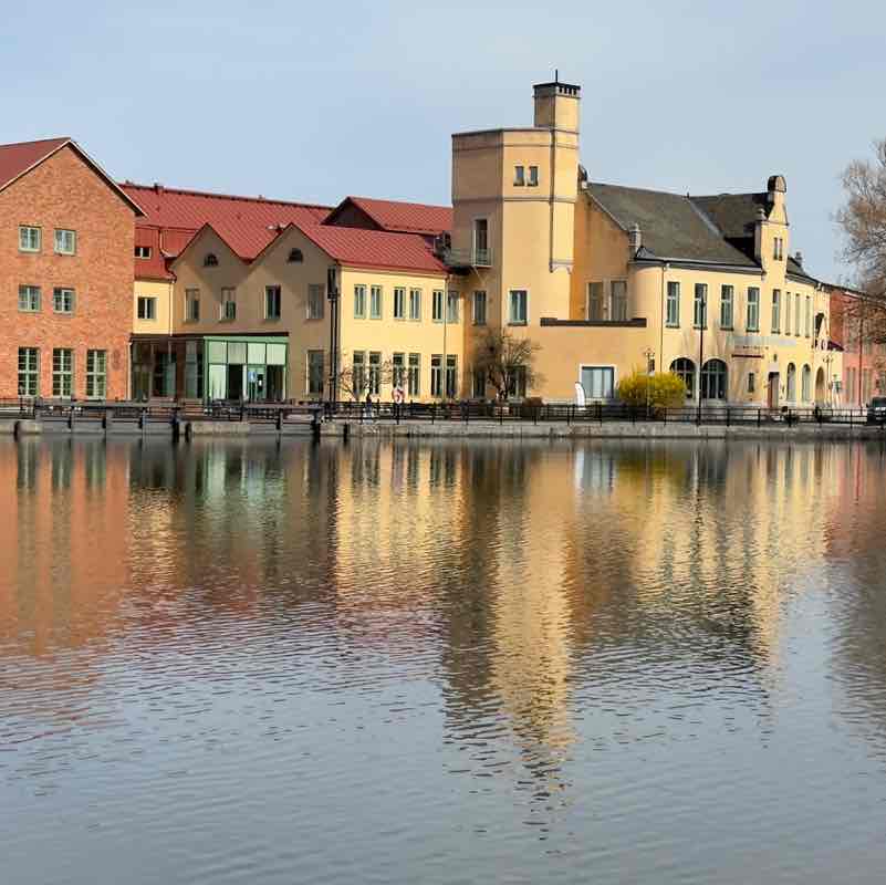 Moira R, Wiltshire 🇬🇧 🇸🇪 😎 post 2