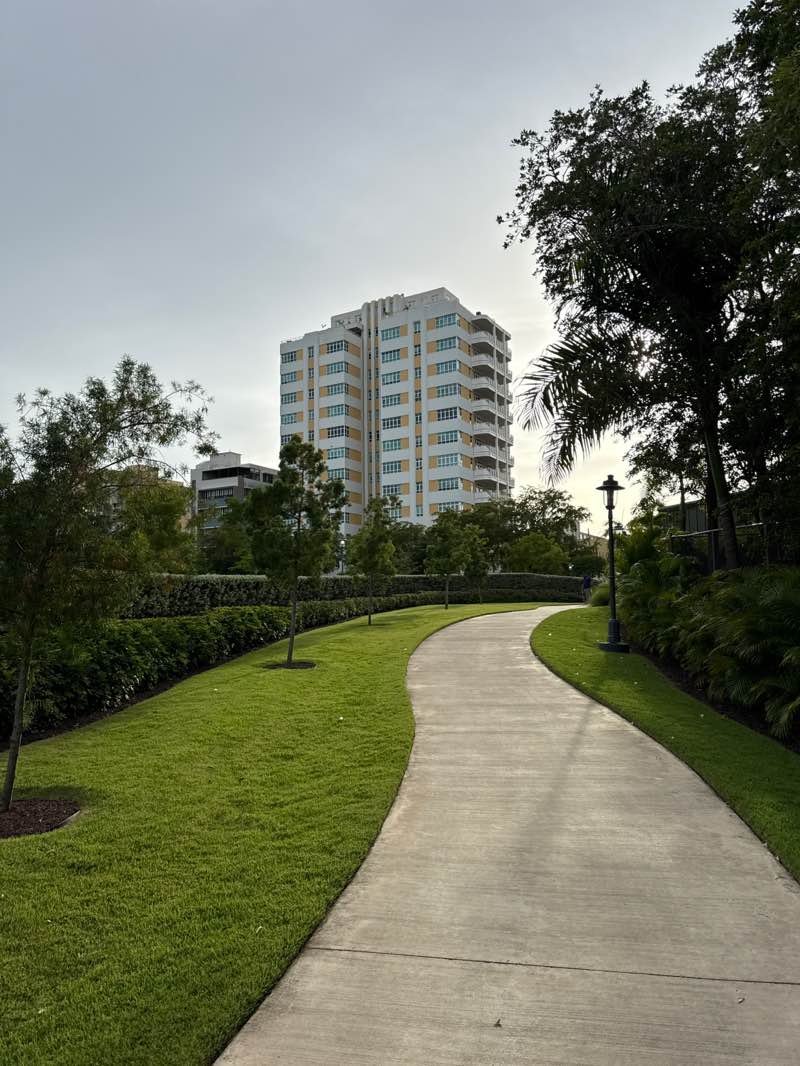 walking near me in Jardín Botánico y Escultórico del Museo de Arte de Puerto Rico in summer