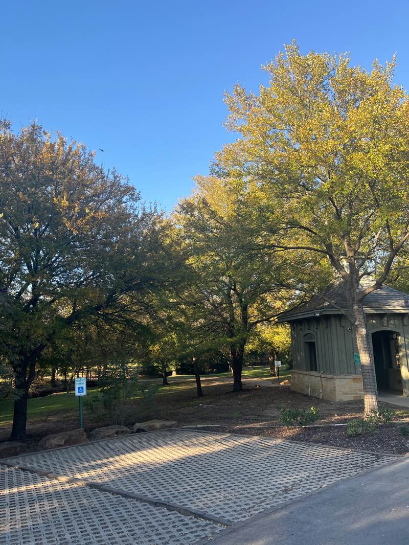 walking near me in Glenwyck Farms Park in autumn