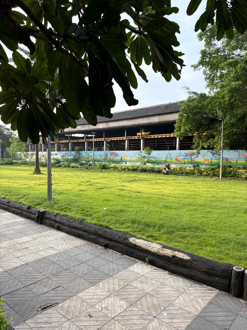 walking near me in Hajuri Garden in autumn