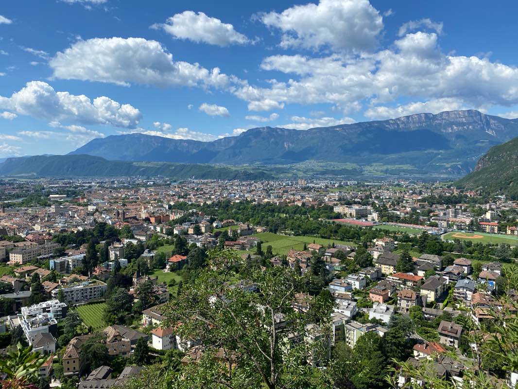 walking near me in Passegiata Lungo Isarco - Eisackufer Promenade in spring