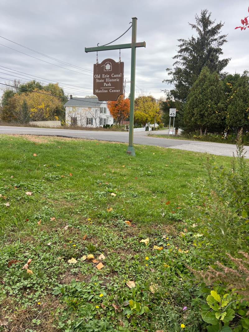 walking near me in Old Erie Canal State Historic Park - Manlius Center in autumn