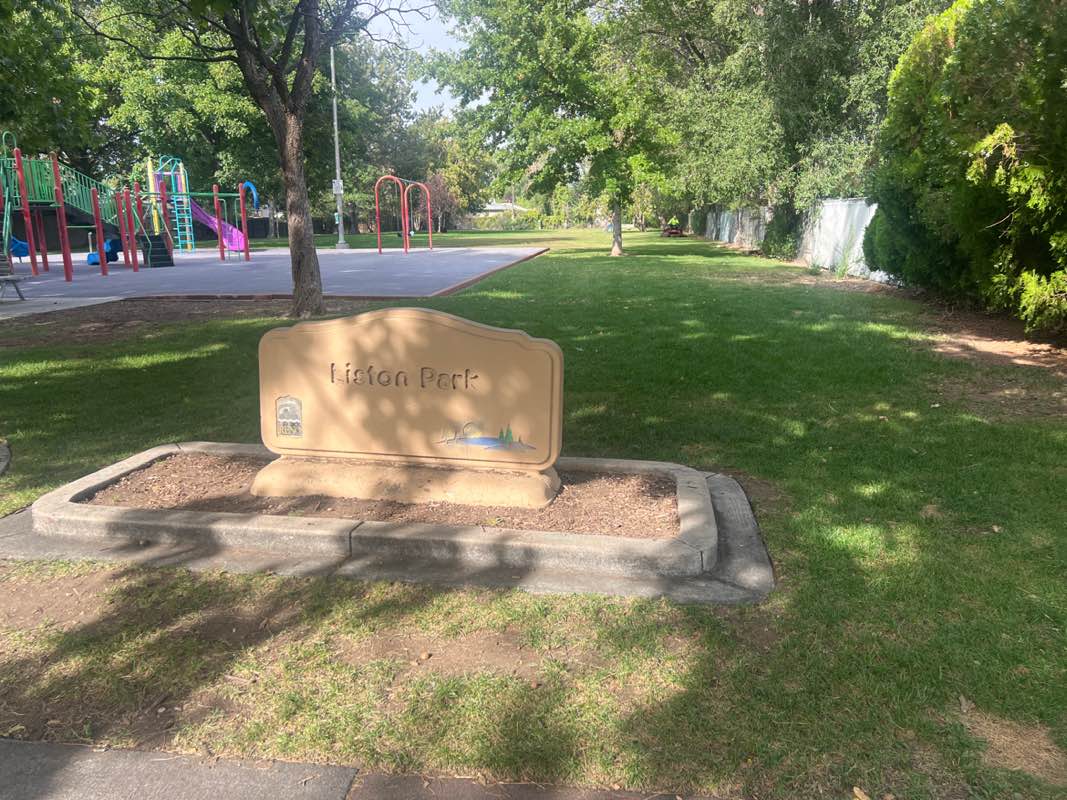 walking near me in Liston Park in autumn