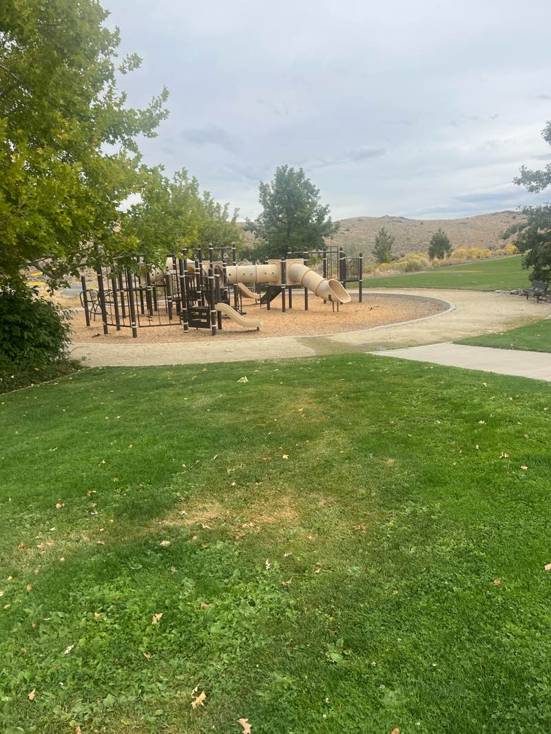 walking near me in Highland Ranch Park in autumn