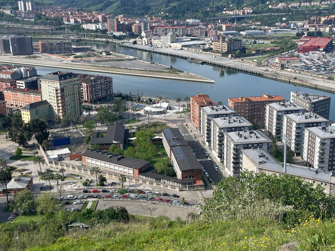 walking near me in Parque Tartanga in winter