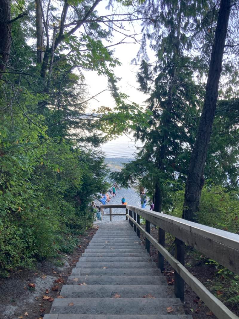 walking near me in PKOLS (Mount Douglas Park) in autumn
