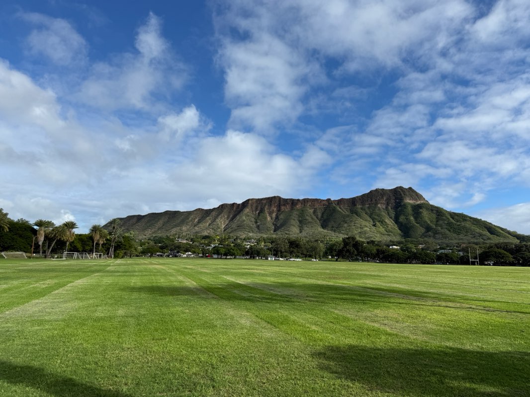 walking near me in Fort DeRussy Beach Park in winter