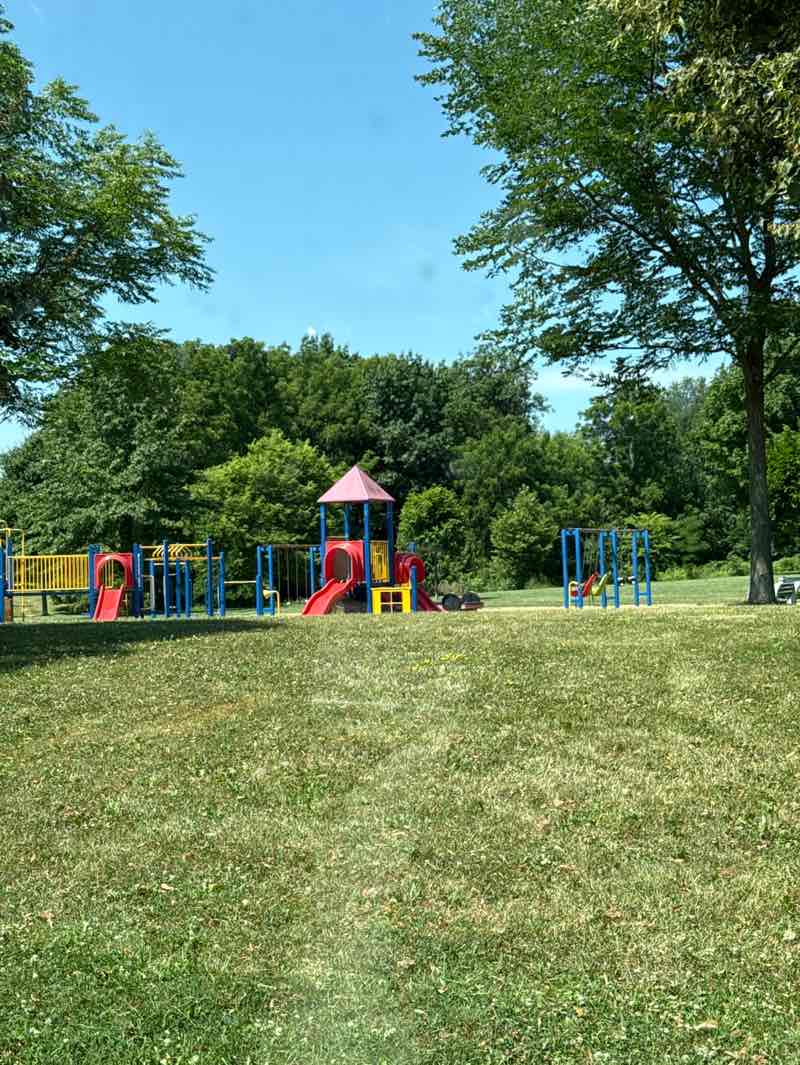 walking near me in Shawinigan Park in autumn