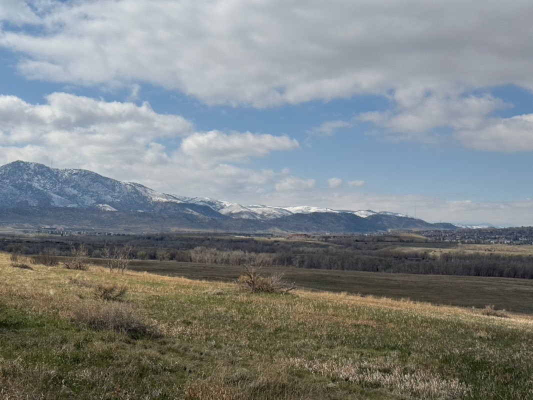 walking near me in Bear Creek Lake Park in spring