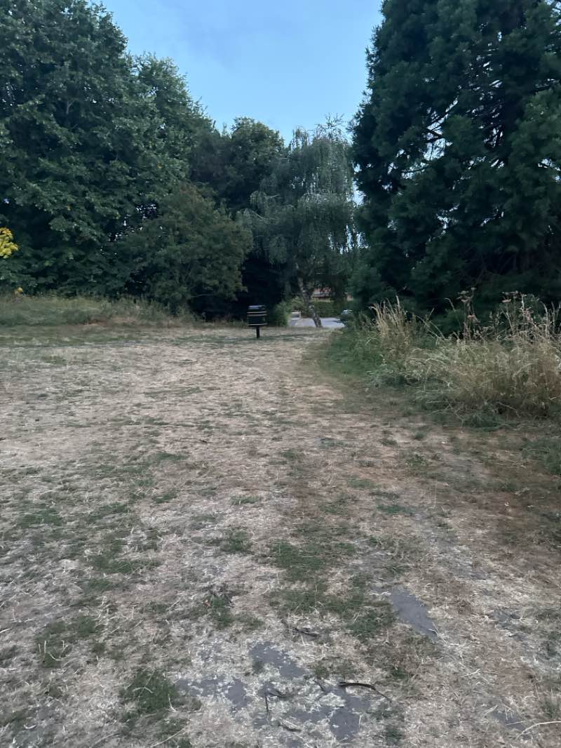 walking near me in Droitwich Lido Park & St Peter's Fields in summer