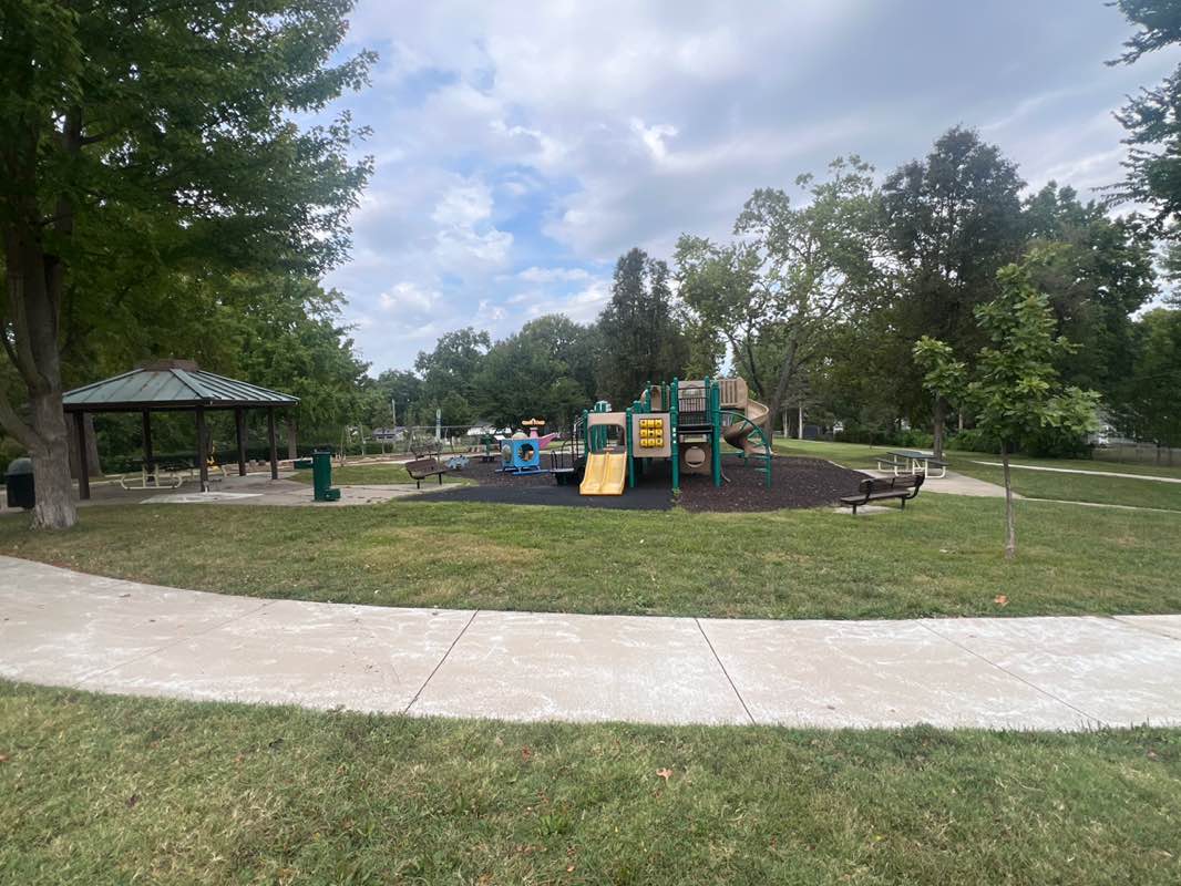 walking near me in Bennett Park in autumn