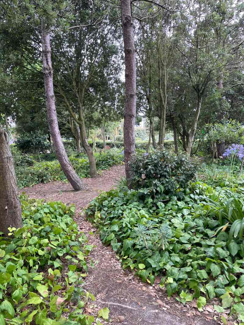 walking near me in Les Jardins de la Mer in summer