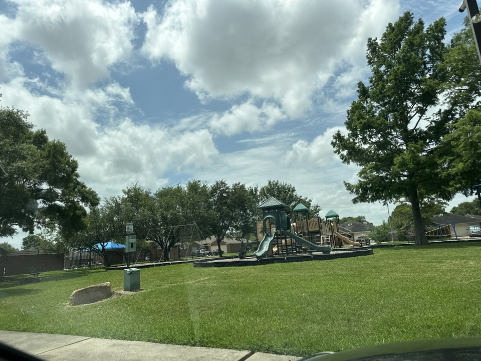 walking near me in Southglen Neighberhood Park in spring