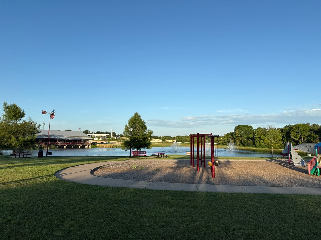 walking near me in Pearson Park in autumn