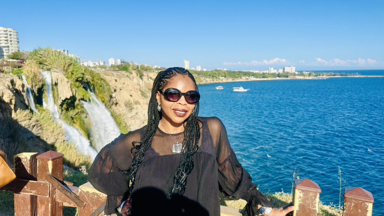 Liz Leg 🇳🇬🇬🇧🏴󠁧󠁢󠁥󠁮󠁧󠁿 icon