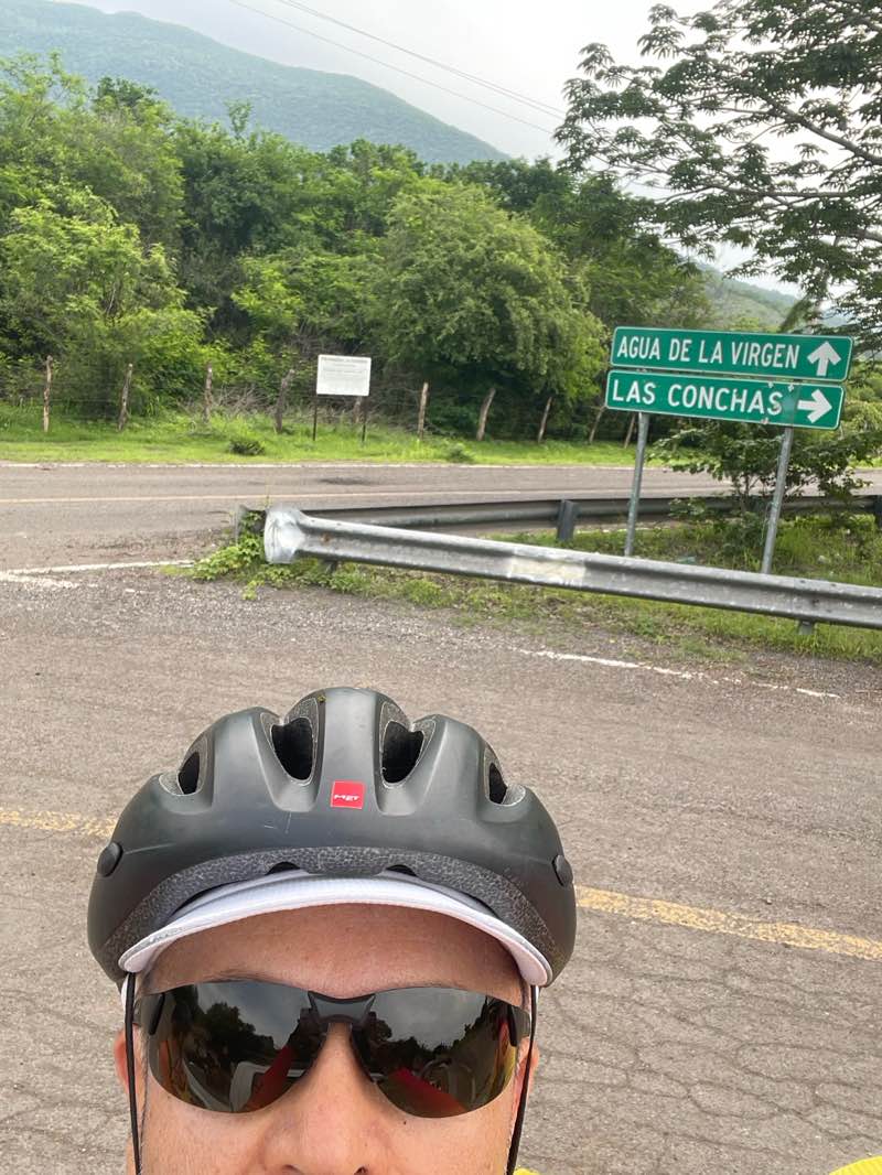 walking near me in Parque de la piedra Liza in summer