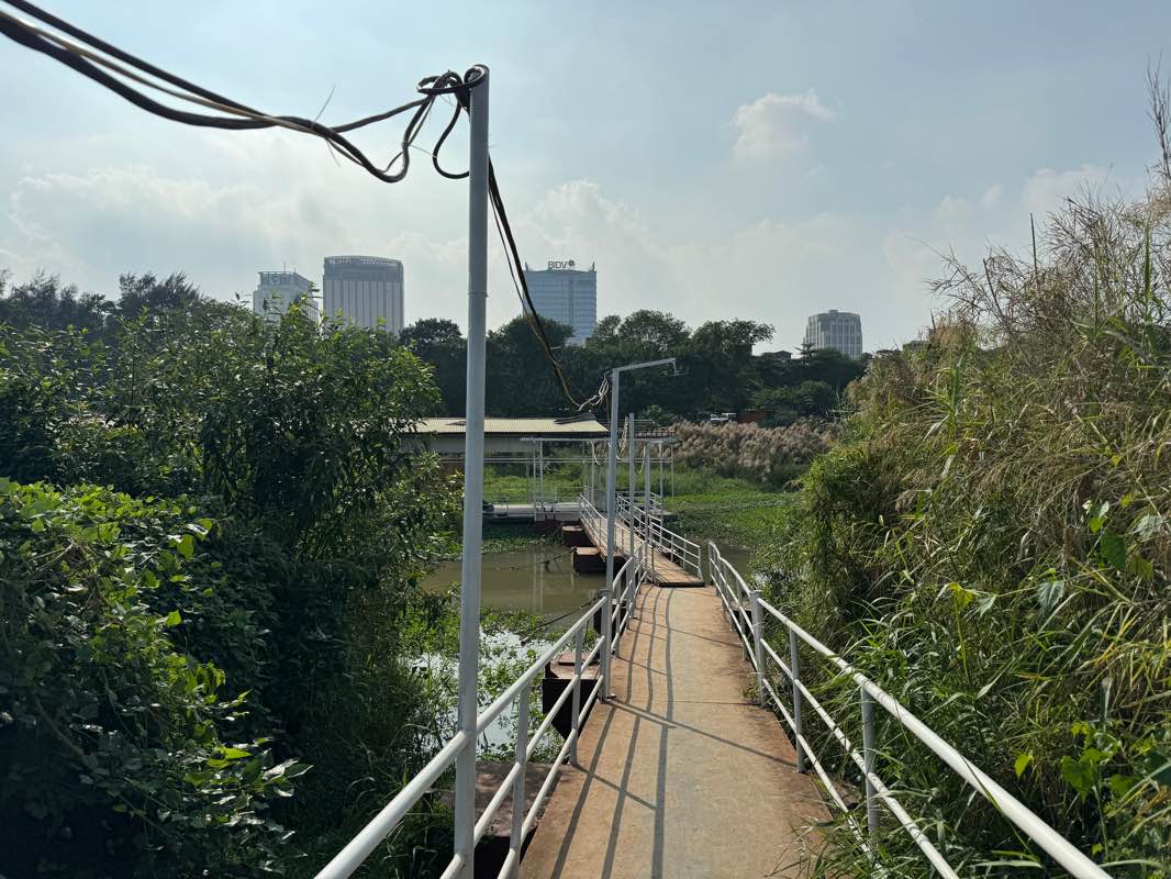 walking near me in Vườn hoa Hồ Thiền Quang in winter