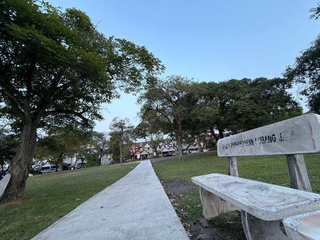 walking near me in USJ9 Park in spring