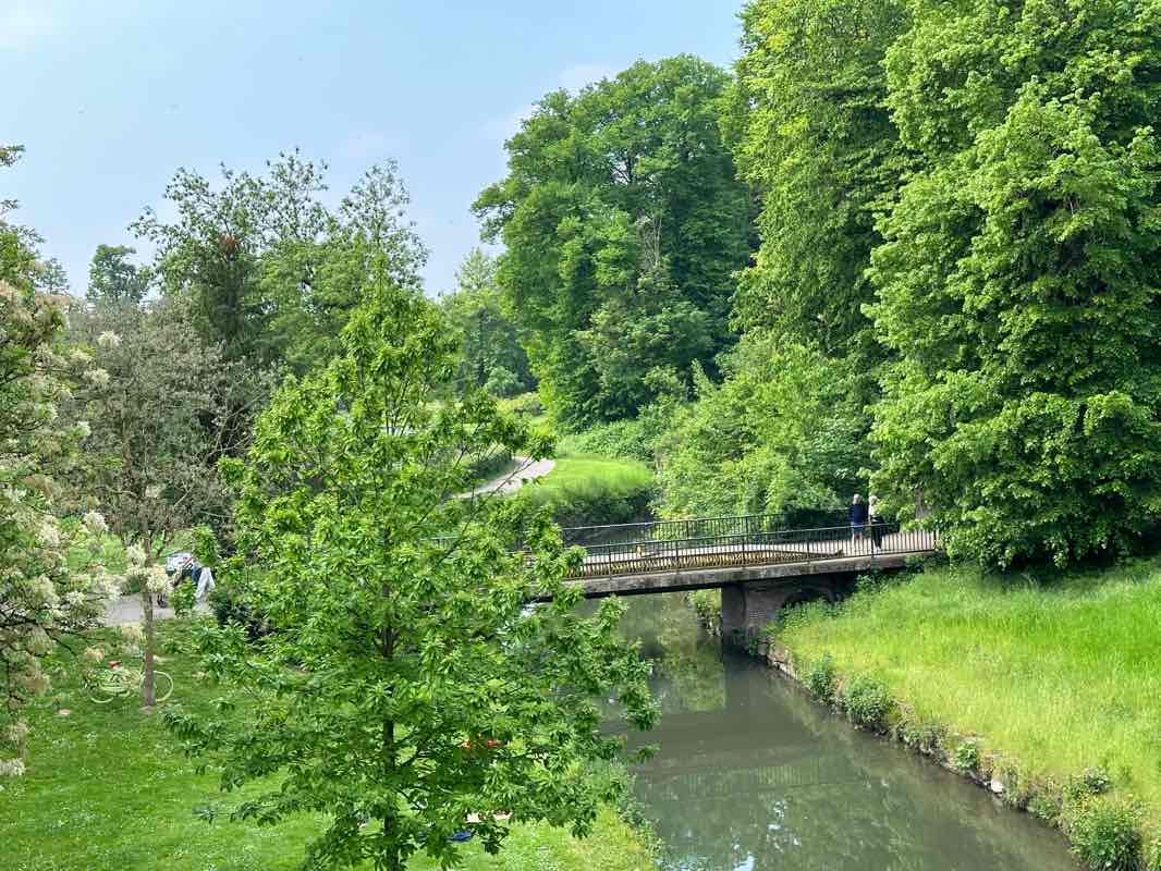 walking near me in Henri Hermanspark in winter