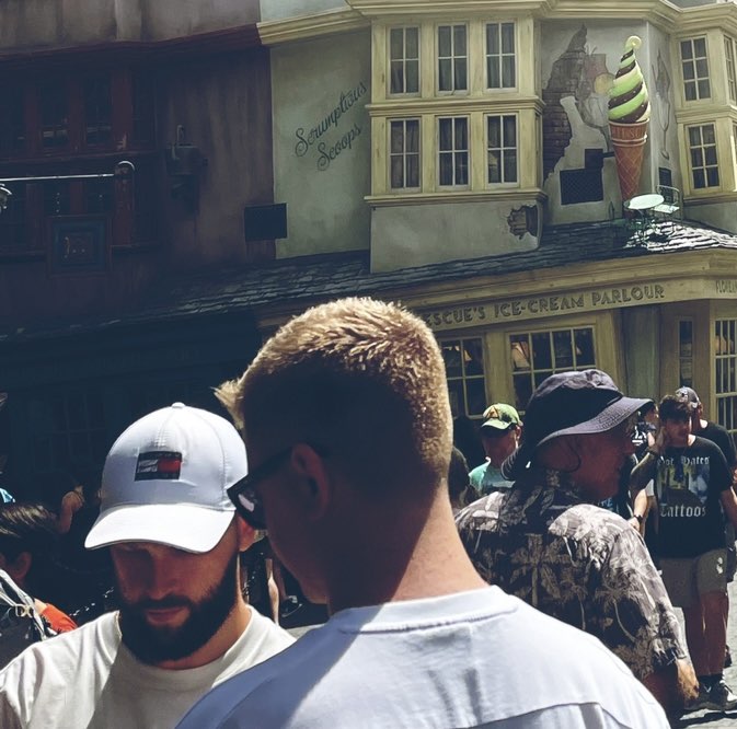 Ⓐⓝⓓ𝟭𝟭𝟰𝘅𝗶.