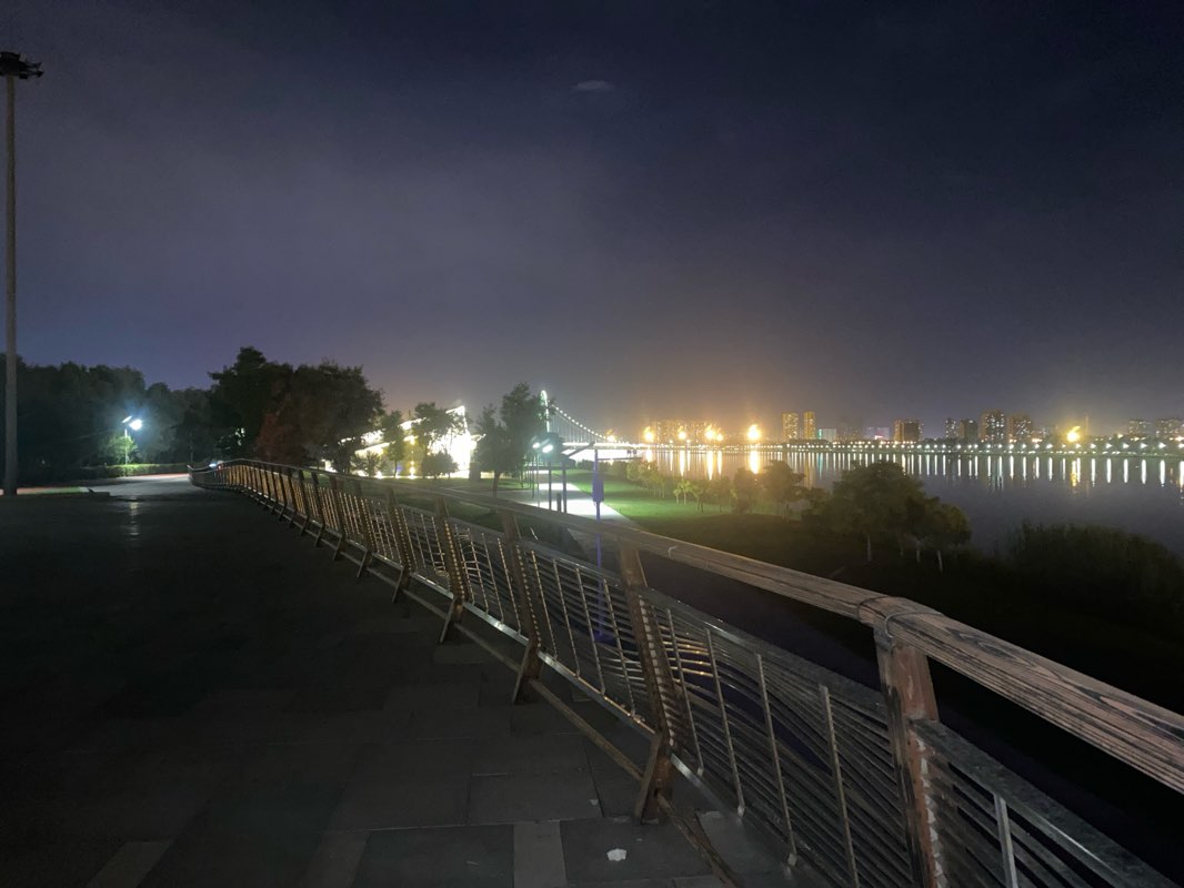 walking near me in 汾河公园 in winter