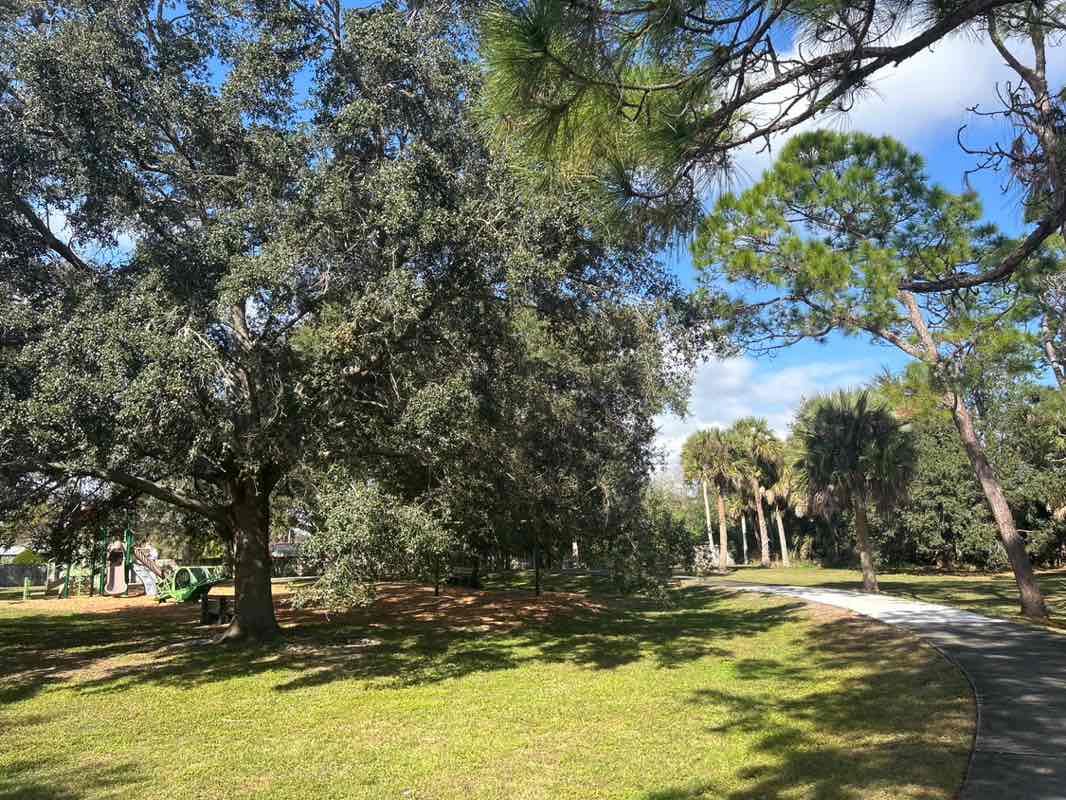 walking near me in Junny Rios Martinez Park in winter