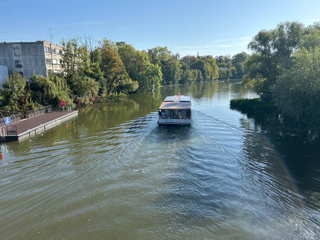 walking near me in Square Général Giraud in autumn