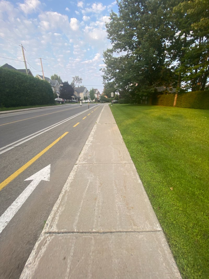 walking near me in Parc municipal de Sainte-Marthe-sur-le-lac in winter