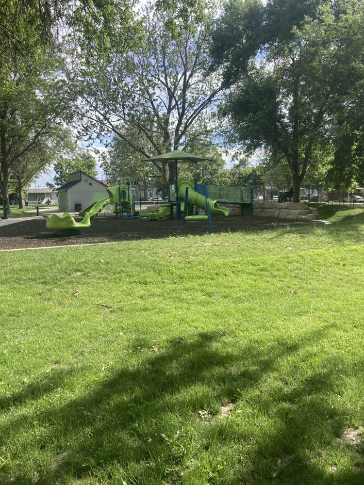 walking near me in Fairview Park in summer