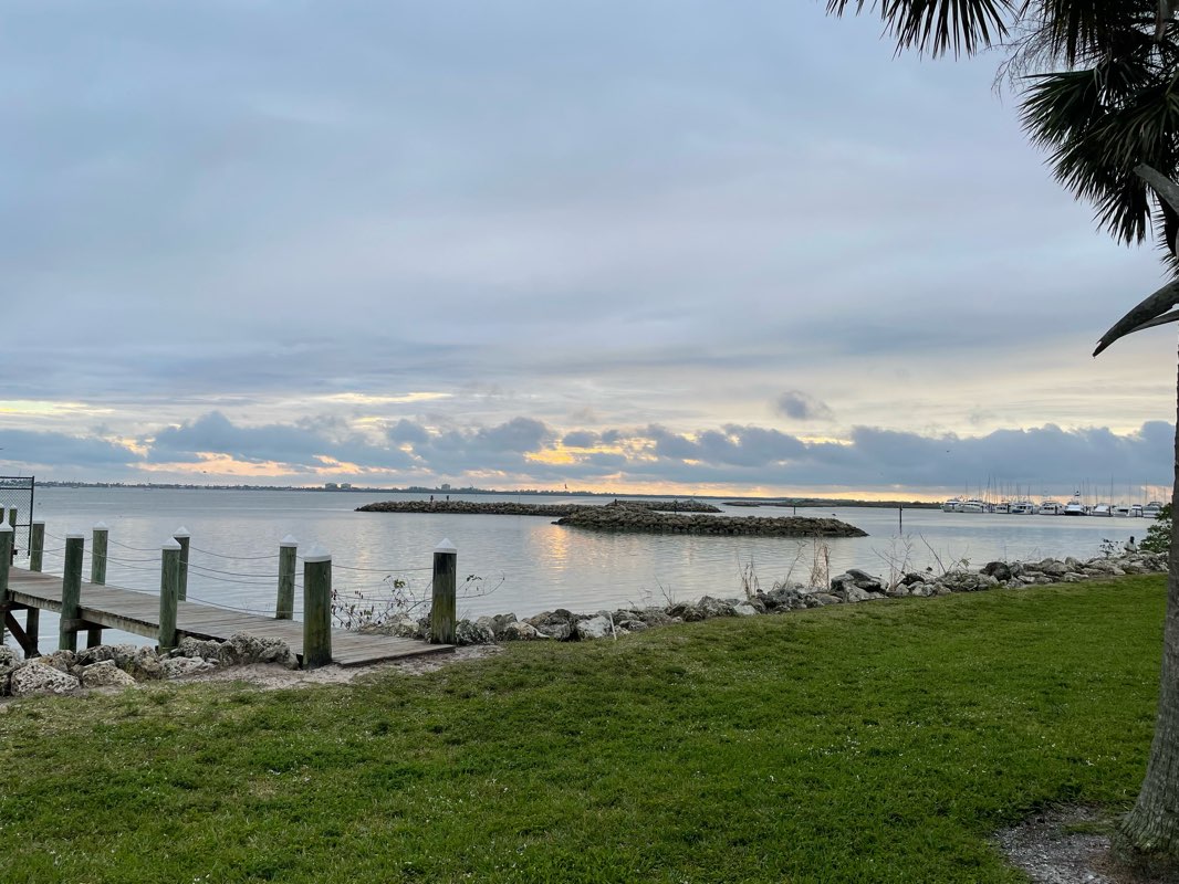 walking near me in Veteran's Memorial Park in winter
