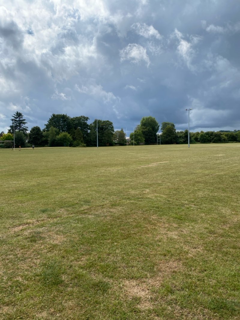 walking near me in Shaftesbury Playing Fields in summer