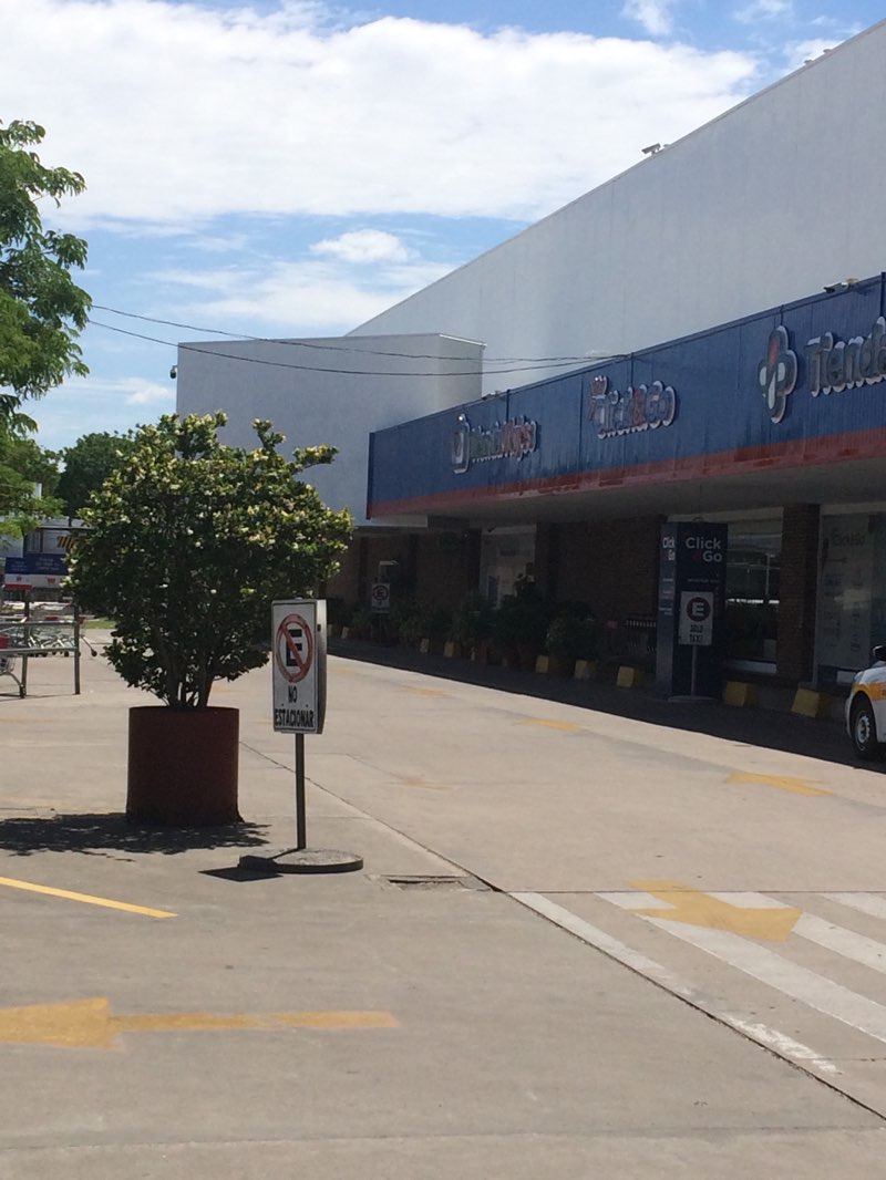walking near me in Parque De La Magistratura in summer