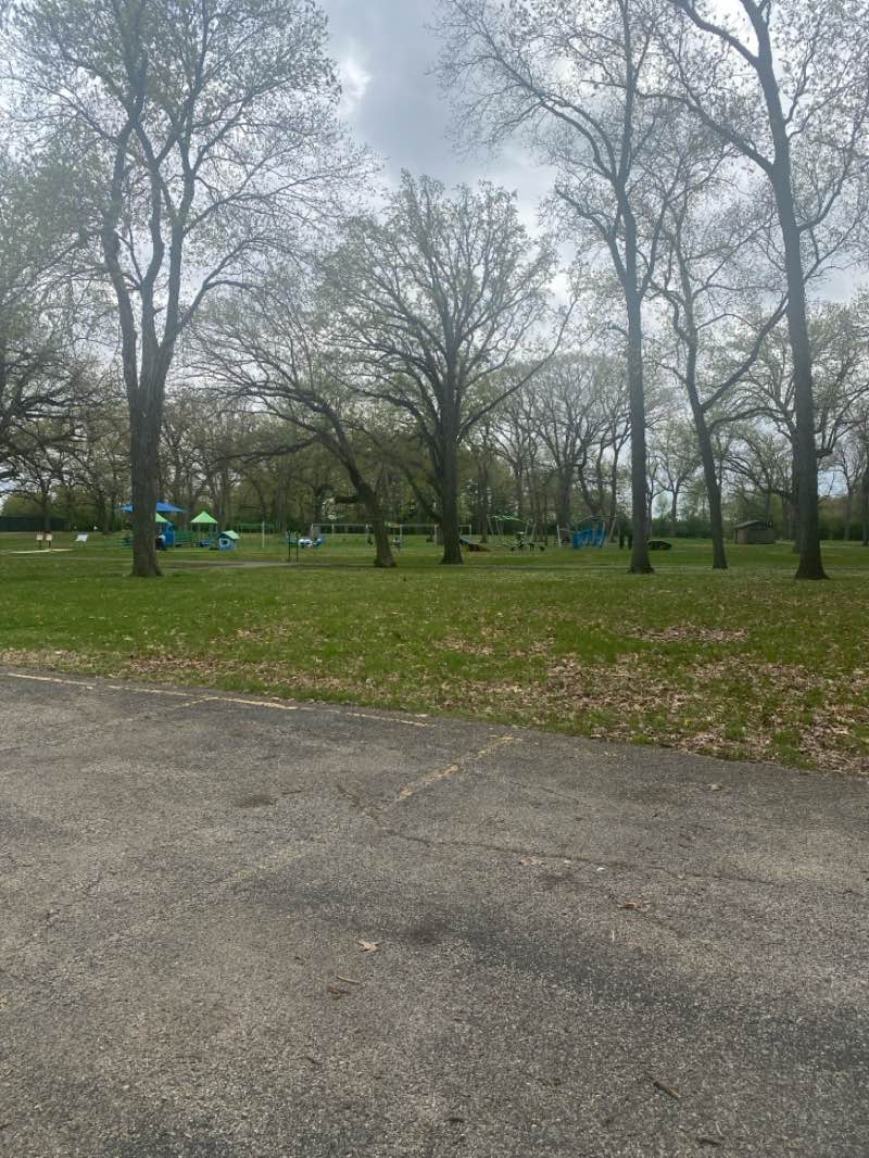 walking near me in Inwood Park in spring