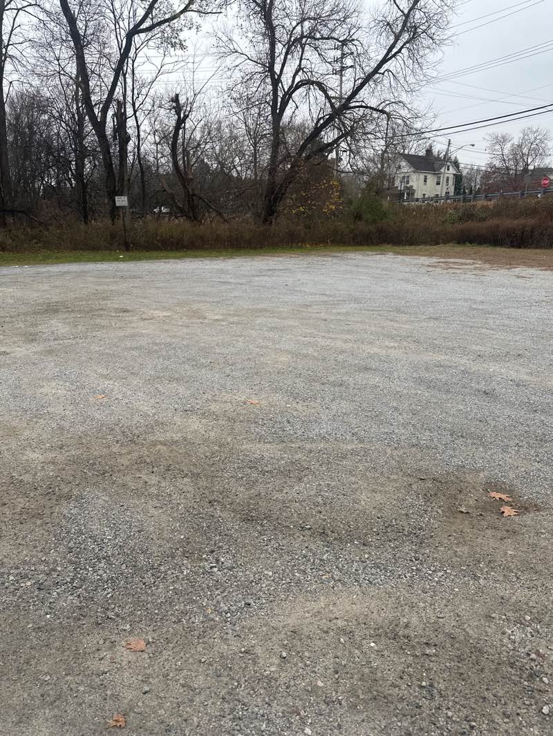 walking near me in Lincoln Park Community Lake in autumn