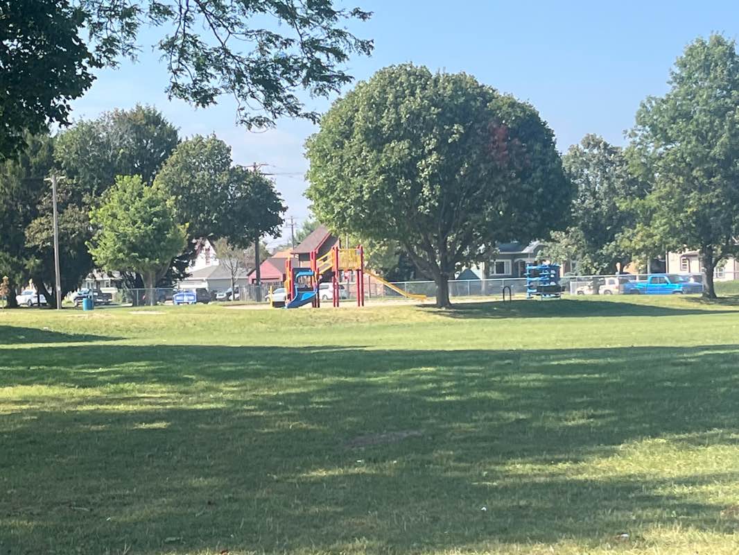 walking near me in Roosevelt Park in autumn