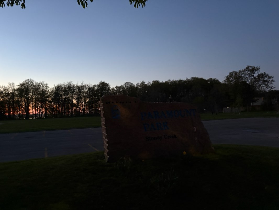 walking near me in Paramount Park in spring