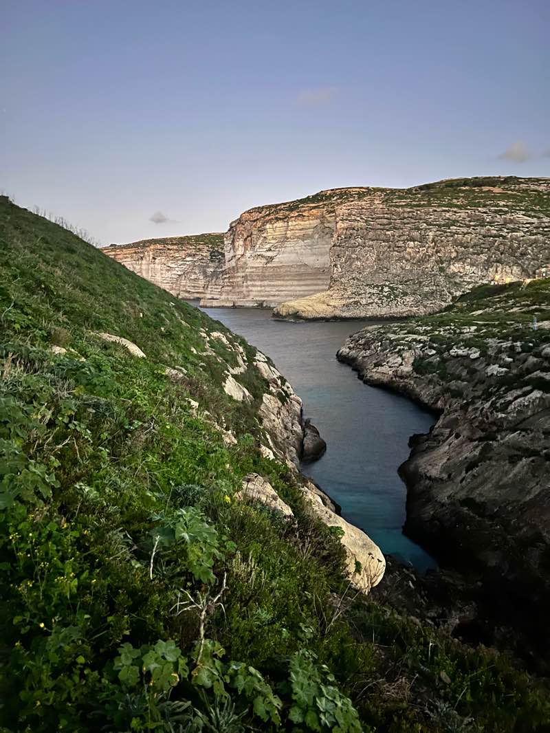 walking near me in Għar Qawqla in winter