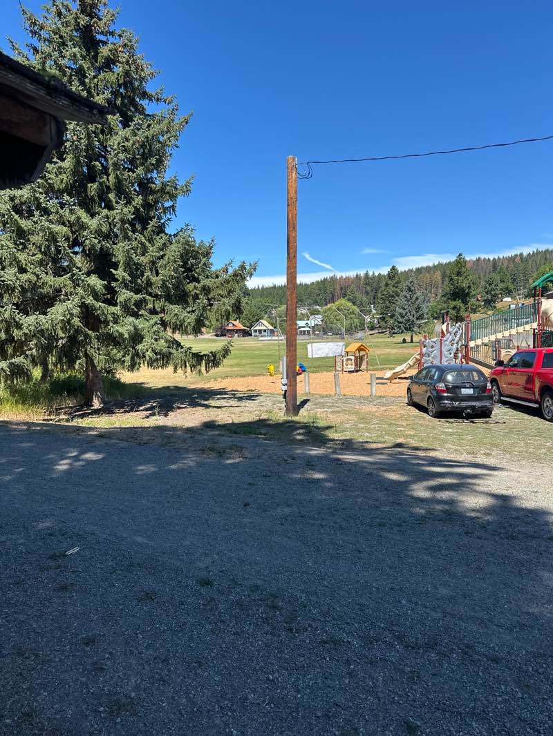 walking near me in Roslyn Pioneer Park in autumn