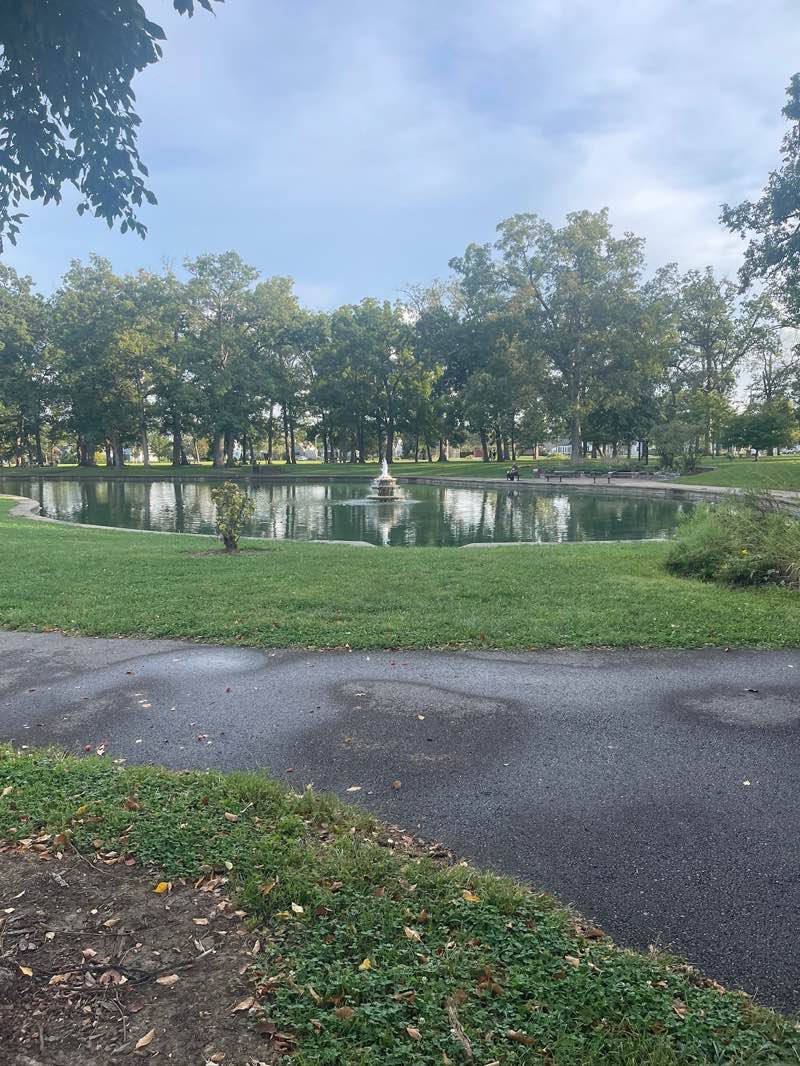 walking near me in Westgate Park in autumn
