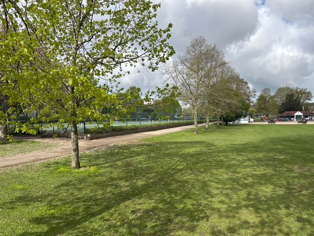 walking near me in Montpellier Gardens in spring