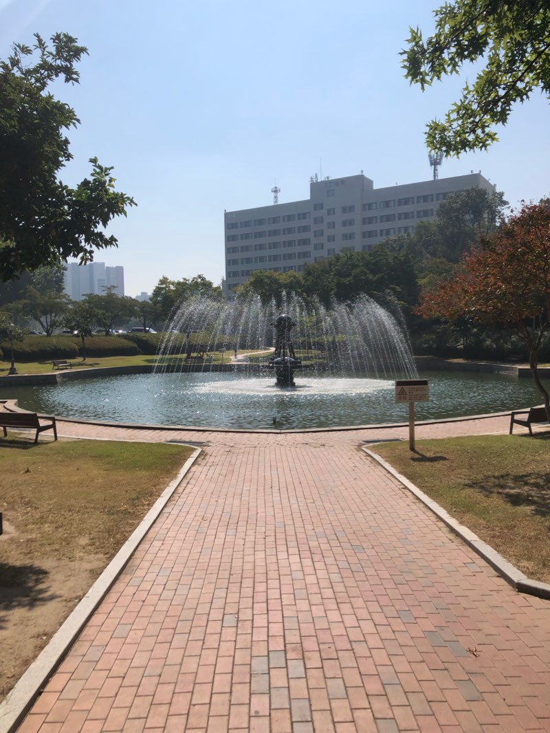 walking near me in KNU 센트럴파크 in winter