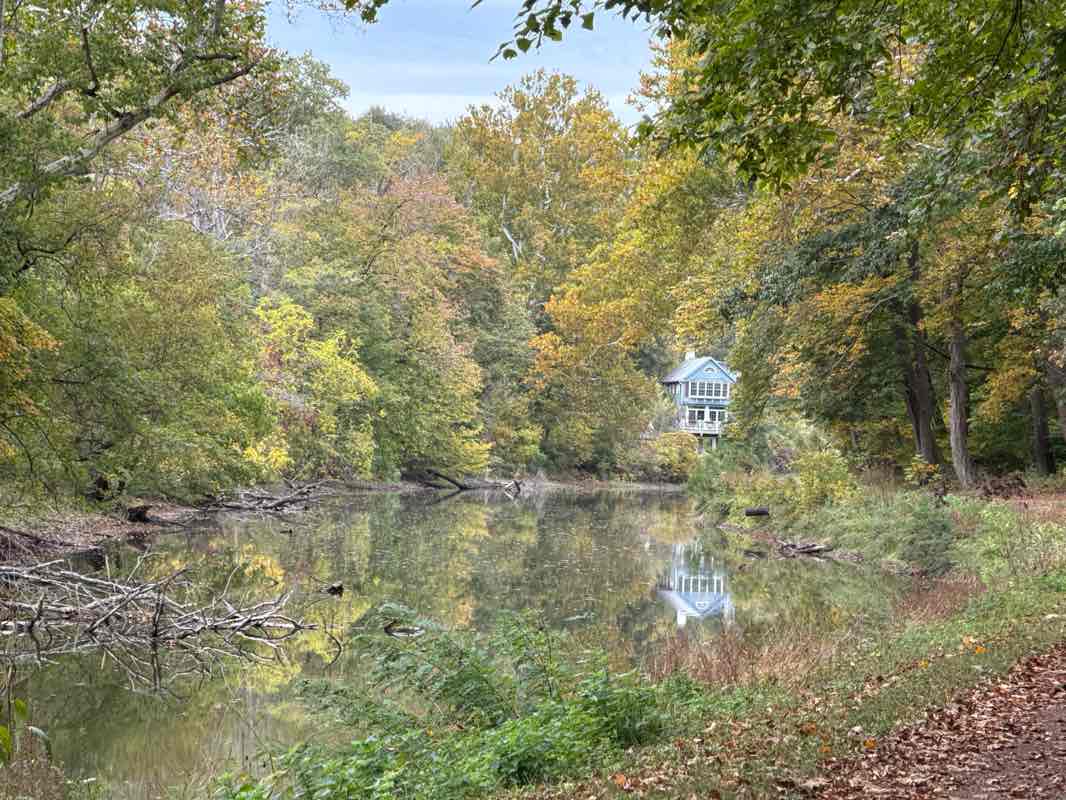 walking near me in Washington Crossing Historic Park in autumn