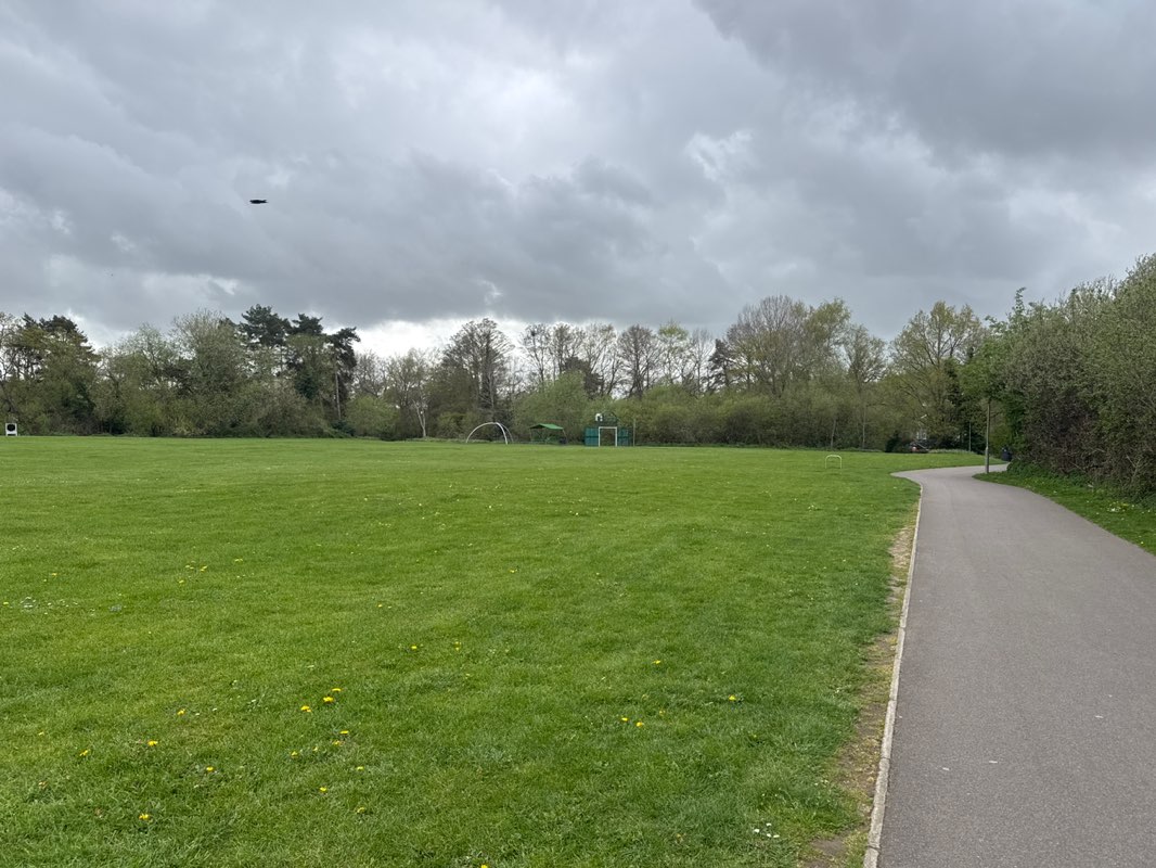 walking near me in Calthorpe Park in spring