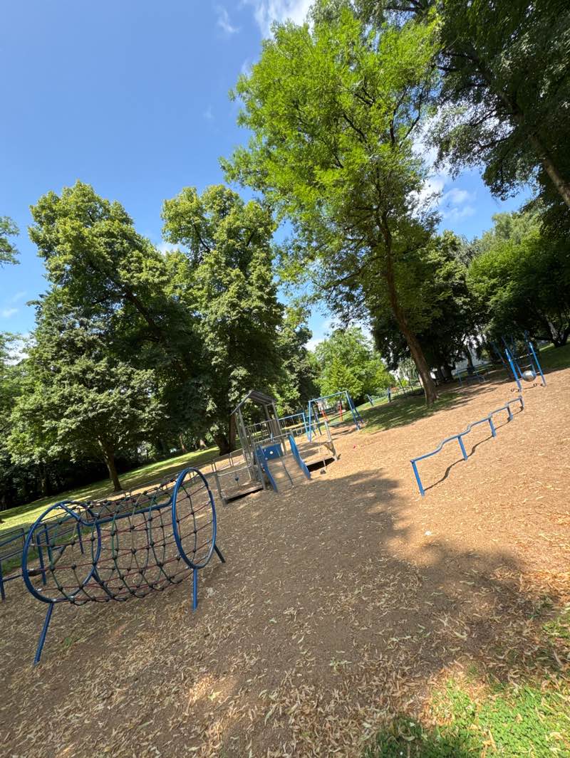 walking near me in Parc Laval in summer