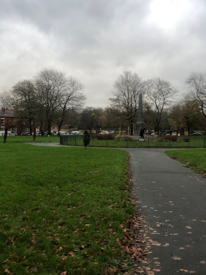 walking near me in Alexandra Park in autumn
