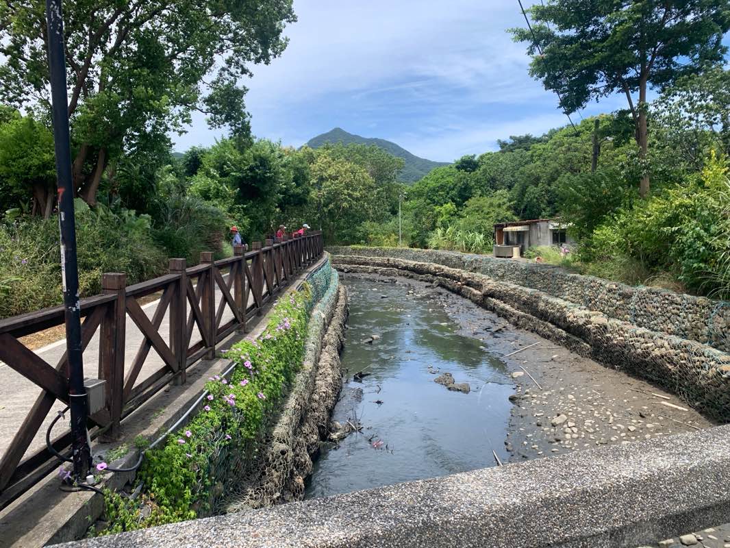 walking near me in 台北好好看 in summer