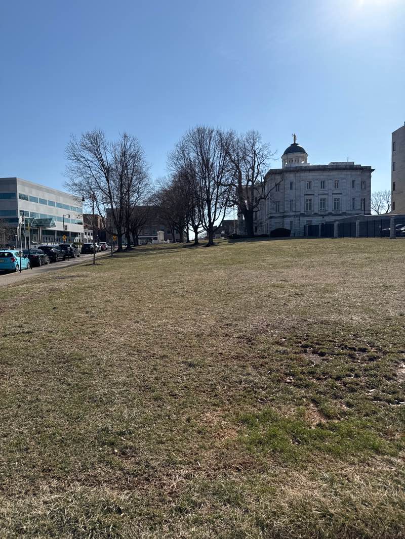 walking near me in Somerset County Courthouse Green in spring