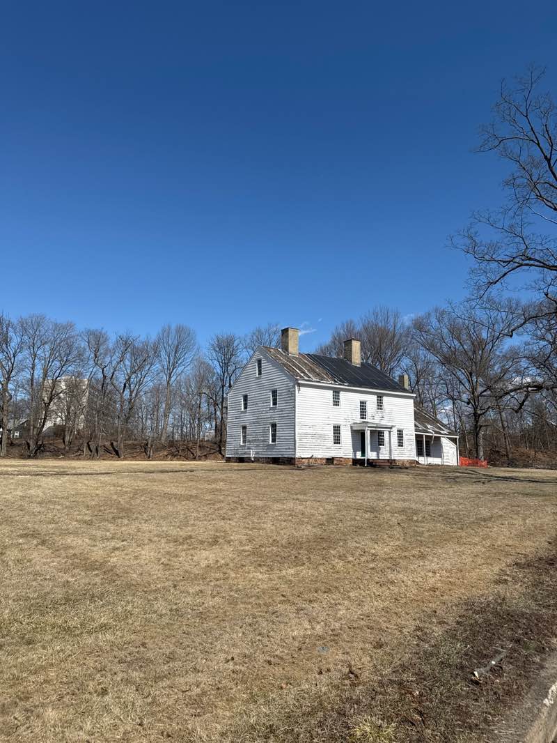 walking near me in Wallace House & Old Dutch Parsonage State Park in spring